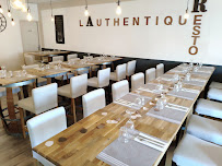 Intérieur du L'Authentique Carquefou Fromagerie Epicerie Fine Restaurant Cafė Traiteur - n°7