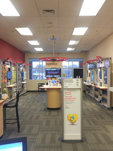 Cell Phone Store «Verizon Authorized Retailer, TCC», reviews and photos, 11 E High St, East Hampton, CT 06424, USA