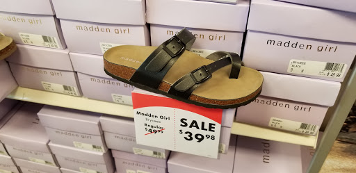 Shoe Store «Shoe Carnival», reviews and photos, 1720 Old Fort Pkwy, Murfreesboro, TN 37129, USA