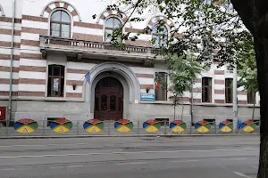 Colegiul Național "Mihai Viteazul" image