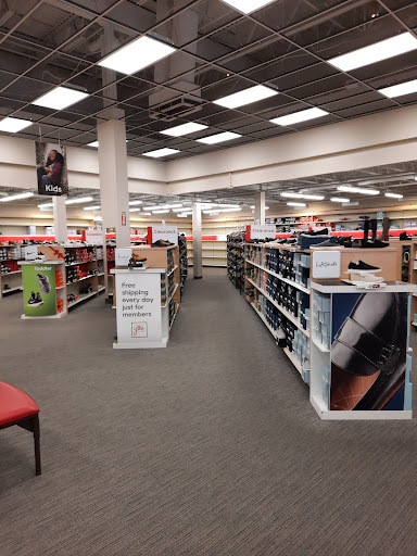 Shoe Store «Famous Footwear», reviews and photos, 1665 Olentangy River Rd, Columbus, OH 43212, USA