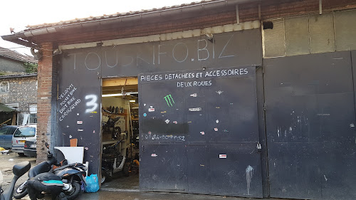 Magasin de pièces et d'accessoires pour motos TOUSKIFO-2ROUES Pantin