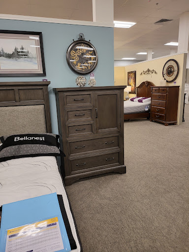 Furniture Store «Raymour & Flanigan Furniture and Mattress Store», reviews and photos, 1360 S Washington St, North Attleborough, MA 02760, USA