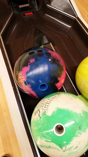 Bowling Alley «Poplar Creek Bowl», reviews and photos, 2354 W Higgins Rd, Hoffman Estates, IL 60169, USA