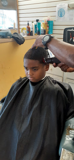 Barber Shop «Beechmont Barber Shop & Salon», reviews and photos, 390 Beechmont Dr, Newport News, VA 23608, USA