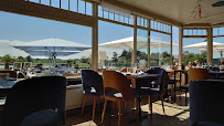 Atmosphère du Restaurant de fruits de mer Restaurant La Maison Bleue à Courseulles-sur-Mer - n°8