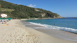 Foto di Spiaggia dei Cavoli con baia spaziosa