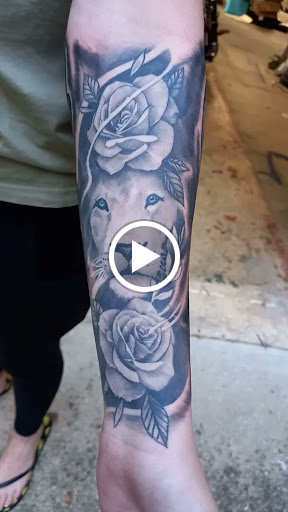 Explore daisy flower tattoo ideas, creative tattoo ideas in Meridian, available at SK-Tattoo1