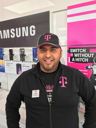 Cell Phone Store «T-Mobile», reviews and photos, 1757 E Hebron Pkwy, Carrollton, TX 75010, USA