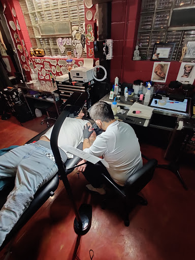 Tattoo Shop «Skin Quest Tattoos», reviews and photos, 3747 Broadway, Kansas City, MO 64111, USA