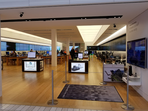 Computer Store «Microsoft Store - Tysons Corner Center», reviews and photos, 1961 Chain Bridge Rd, Tysons, VA 22102, USA