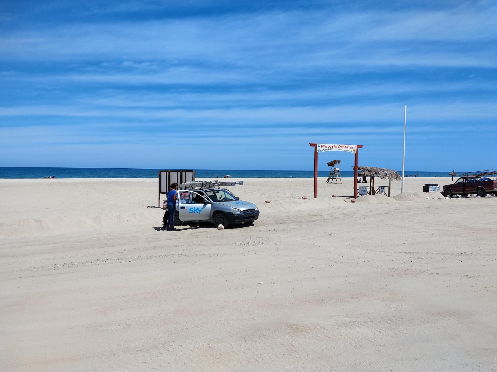 Fotografie cu Playa La Ribera zonele de facilități