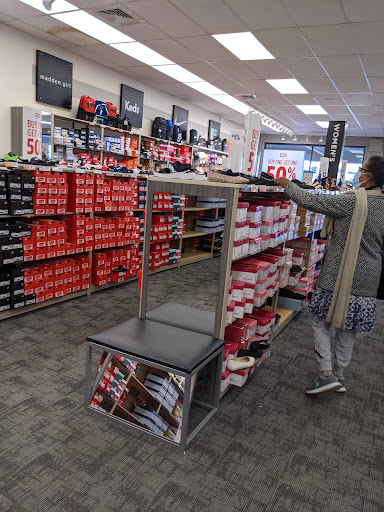 Shoe Store «Rack Room Shoes», reviews and photos, 2809 Battleground Ave, Greensboro, NC 27455, USA