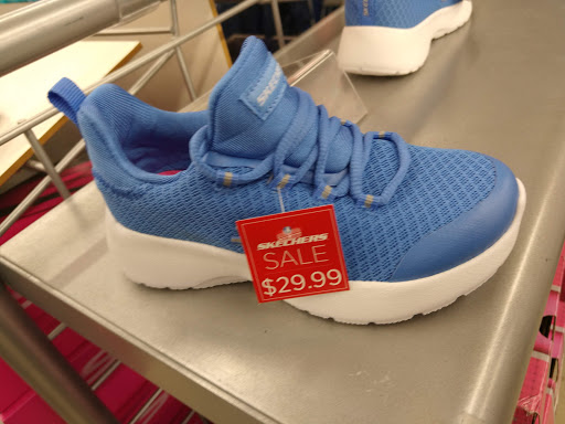 Shoe Store «SKECHERS Factory Outlet», reviews and photos, 163-11 Jamaica Ave, Jamaica, NY 11432, USA