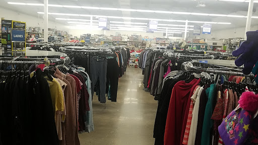 Surplus Store «Big Box Outlet Store - Marysville», reviews and photos, 1338 State Ave, Marysville, WA 98270, USA