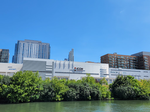 Movie Theater «ShowPlace ICON Theatres at Roosevelt Collection with ICON•X - Chicago», reviews and photos, 1011 S Delano Ct, Chicago, IL 60605, USA