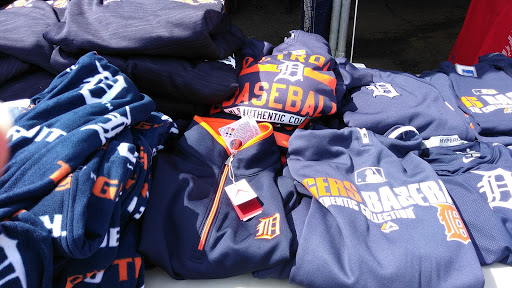 Clothing Store «Fanatic U», reviews and photos, 30409 Ford Rd, Garden City, MI 48135, USA