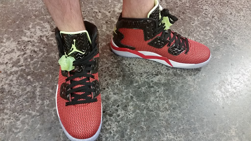 Sporting Goods Store «Nike Factory Store», reviews and photos, 1500 SE East Devils Lake Rd #105, Lincoln City, OR 97367, USA