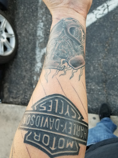 Tattoo Shop «Fast Lane Tattoo (Oracle Rd.)», reviews and photos, 3801 N Oracle Rd, Tucson, AZ 85705, USA