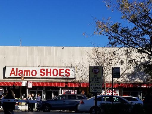 Shoe Store «Alamo Shoes», reviews and photos, 5321 N Clark St, Chicago, IL 60640, USA