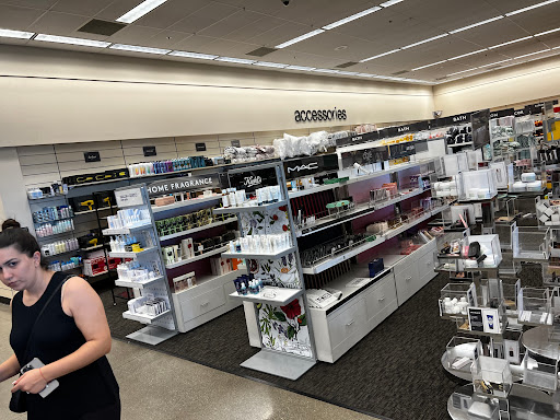 Department Store «Nordstrom Rack Glendale Fashion Center», reviews and photos, 227 N Glendale Ave, Glendale, CA 91206, USA