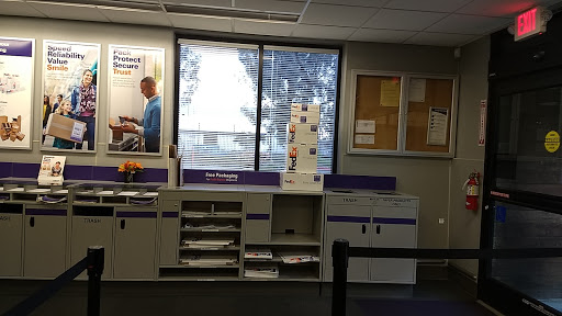 Shipping and Mailing Service «FedEx Ship Center», reviews and photos, 2500 Kimberly Ave, Fullerton, CA 92831, USA
