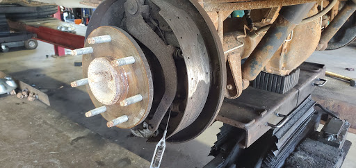 Auto Repair Shop «Meineke Car Care Center», reviews and photos, 4245 N St Peters Pkwy, St Peters, MO 63304, USA