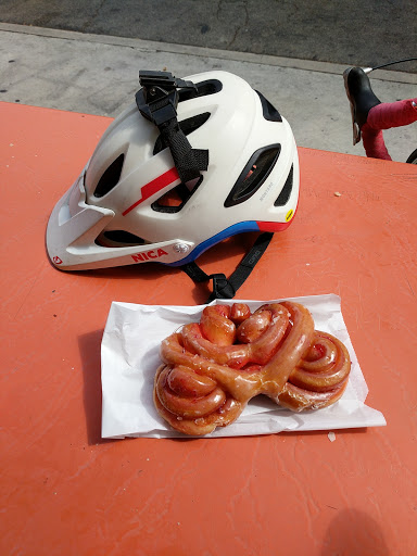 Donut Shop «Donut Hut», reviews and photos, 2025 W Magnolia Blvd, Burbank, CA 91506, USA