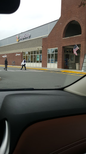 Grocery Store «Stop & Shop», reviews and photos, 370 Hemingway Ave, East Haven, CT 06512, USA