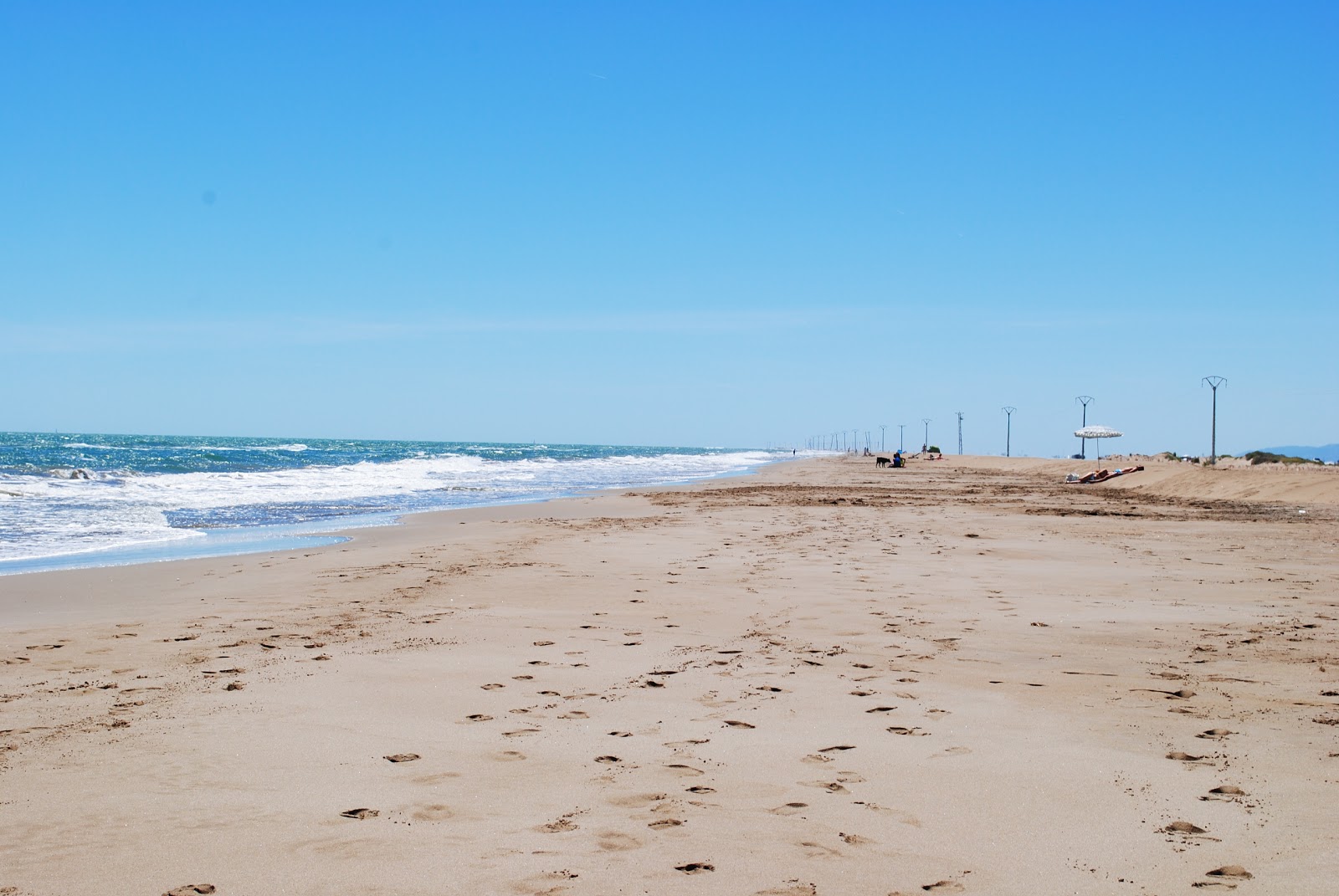 Foto di Spiaggia Trabucador con una superficie del sabbia beige