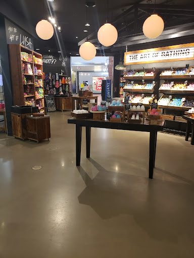 Cosmetics Store «Lush Cosmetics», reviews and photos, 104 Walden Galleria, Buffalo, NY 14225, USA