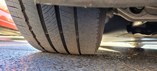 Tire Shop «Discount Tire Store - Naperville, IL», reviews and photos, 535 Fort Hill Dr, Naperville, IL 60540, USA