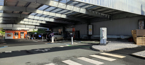 Borne de recharge de véhicules électriques Leclerc Charging Station Plonéour-Lanvern