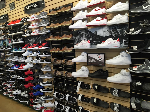 Shoe Store «Hibbett Sports», reviews and photos, 2402 James L Redman Pkwy #2, Plant City, FL 33566, USA