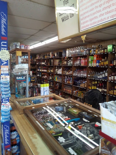 Liquor Store «Springfield Discount Liquor», reviews and photos, 1423 E Kearney St, Springfield, MO 65803, USA