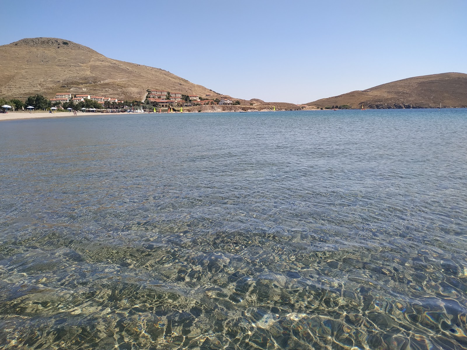 Photo de Paralia Plati avec plusieurs baies spacieuses