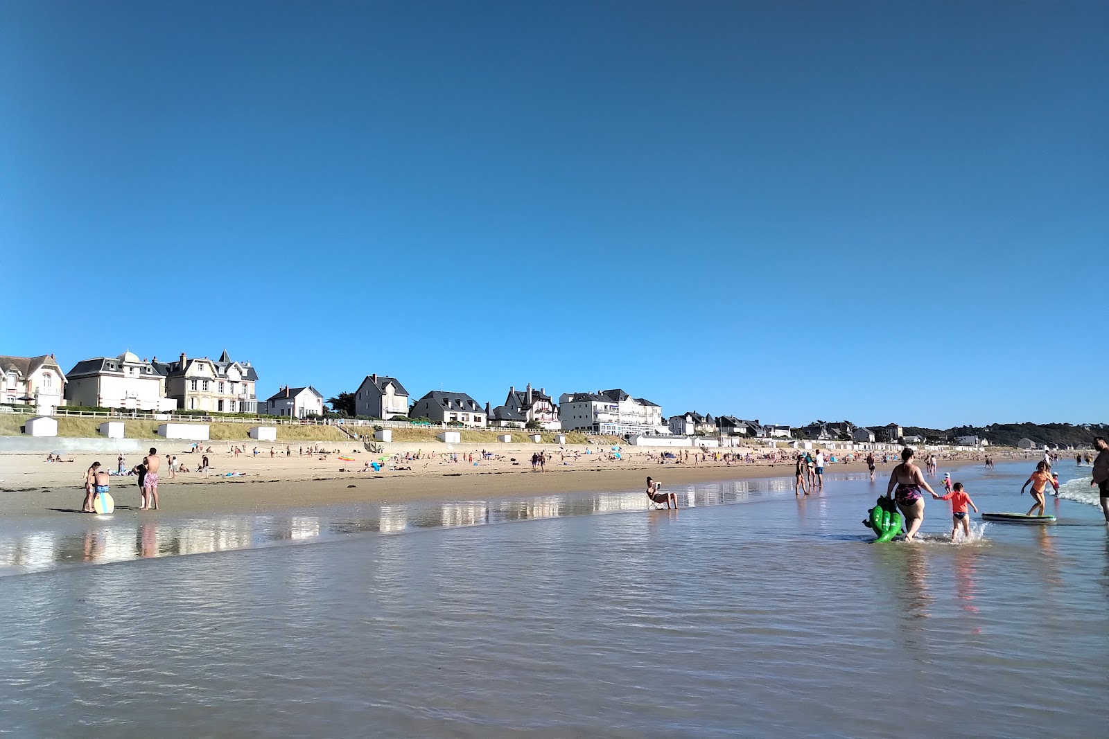 Photo de Jullouville Beach avec un niveau de propreté de très propre