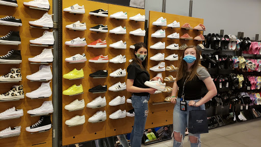 Shoe Store «Finish Line», reviews and photos, 4200 Conroy Rd #120, Orlando, FL 32839, USA