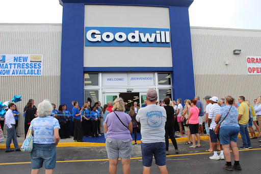 Used Book Store «Goodwill Book Store & Donation Center», reviews and photos