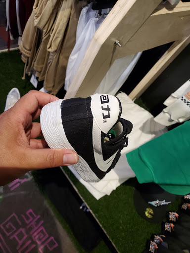 Sportswear Store «Shoe Gallery», reviews and photos, 244 NE 1st Ave, Miami, FL 33132, USA