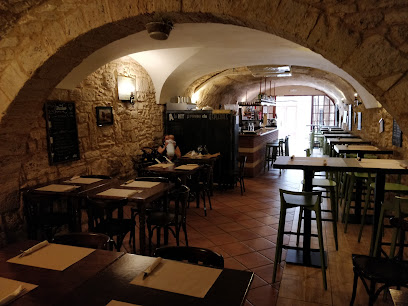 Restaurant Al Born - Carrer Àngel Guimerà, 14, 17820 Banyoles, Girona, Spain