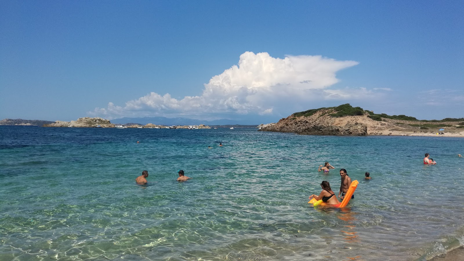 Foto van Spiaggia del Morto met kleine baai