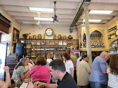 Bar Casa Morales - C. García de Vinuesa, 11, 41001 Sevilla, Spain