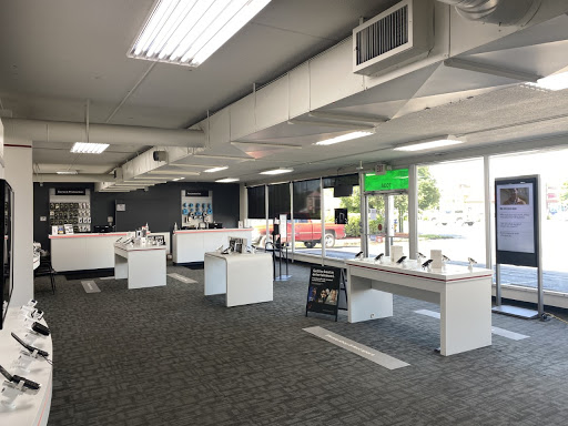 Verizon Authorized Retailer - A Wireless, 703 S Cumberland St, Lebanon, TN 37087, USA, 