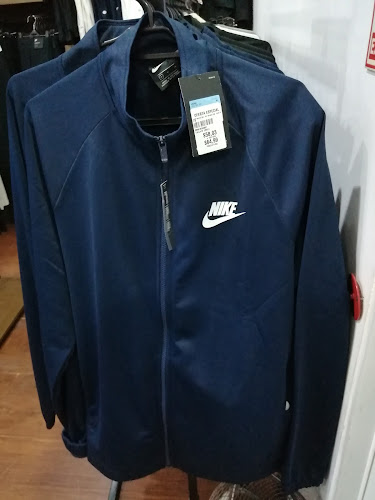 Nike Factory Store - Tienda de ropa