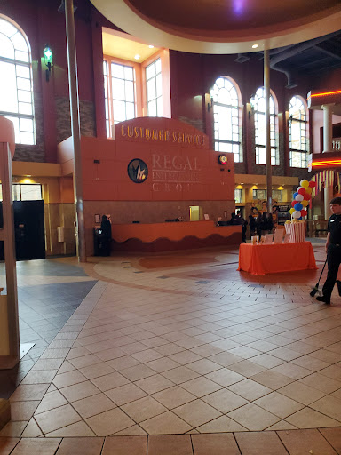 Movie Theater «Regal Cinemas Bridgeport Village 18 & IMAX», reviews and photos, 7329 SW Bridgeport Rd, Tigard, OR 97224, USA