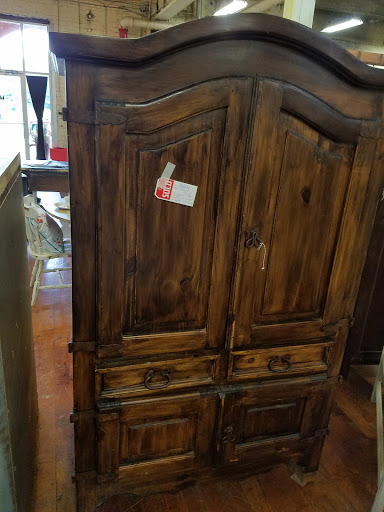 Antique Furniture Store «Jarfly Antique Market», reviews and photos, 47 Railroad Ave, Jefferson, GA 30549, USA