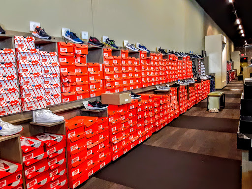 Shoe Store «DSW Designer Shoe Warehouse», reviews and photos, 1331 George Dieter Dr, El Paso, TX 79936, USA