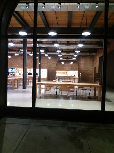 Computer Store «Apple Williamsburg», reviews and photos, 247 Bedford Ave, Brooklyn, NY 11211, USA