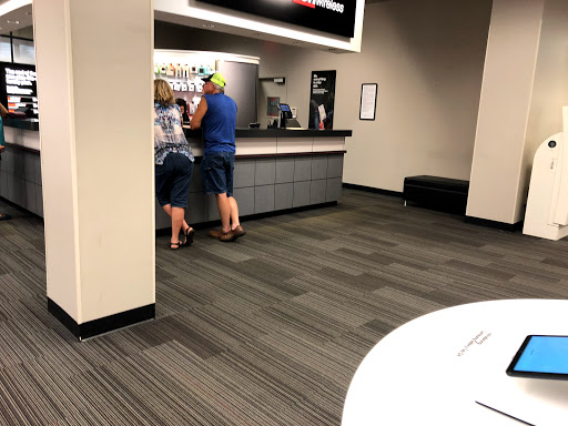 Cell Phone Store «Verizon», reviews and photos, 1602 4 Seasons Blvd, Hendersonville, NC 28792, USA